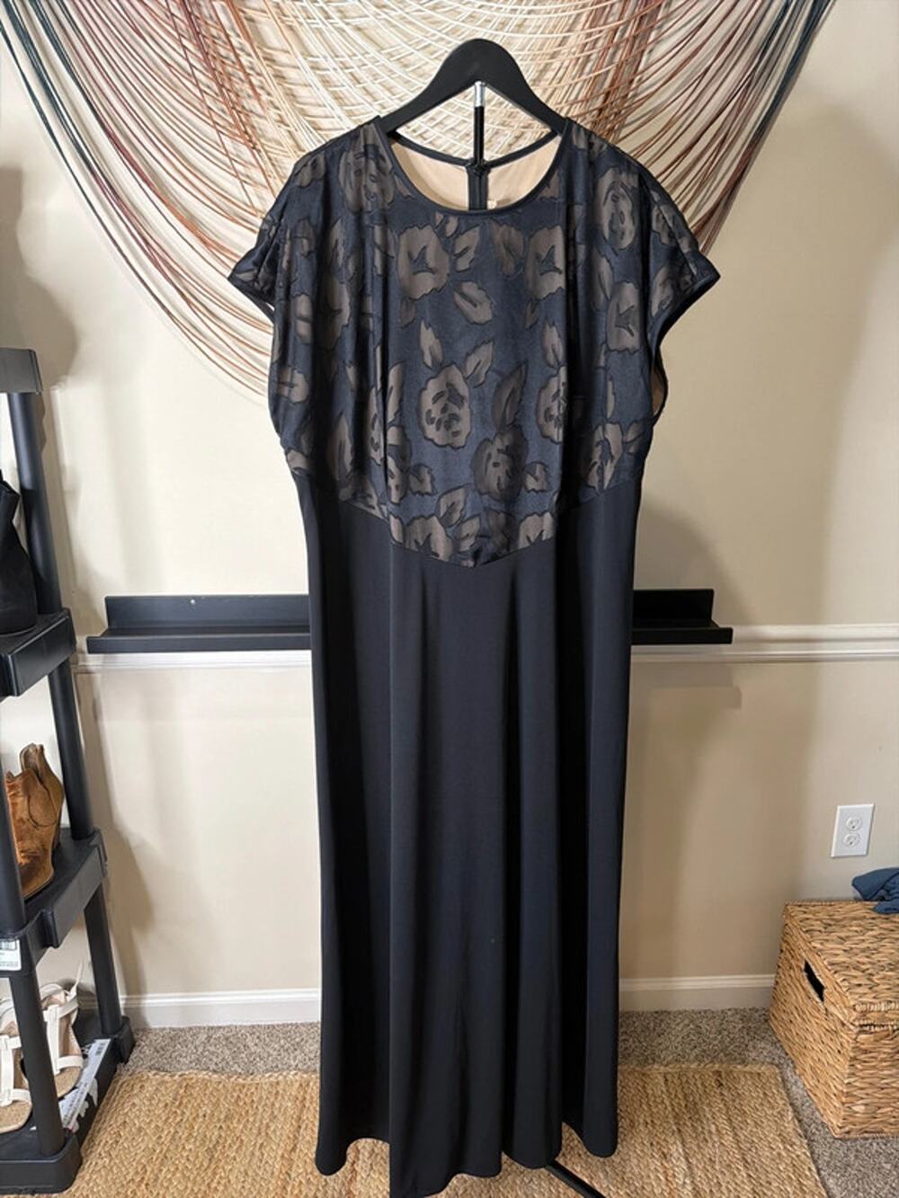 Kelly Bishop evenings, black maxi dress cap sleeve 22 EUC 2989